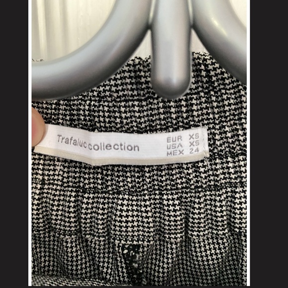 Women's Formal Capri Pants - Picture 3 of 4